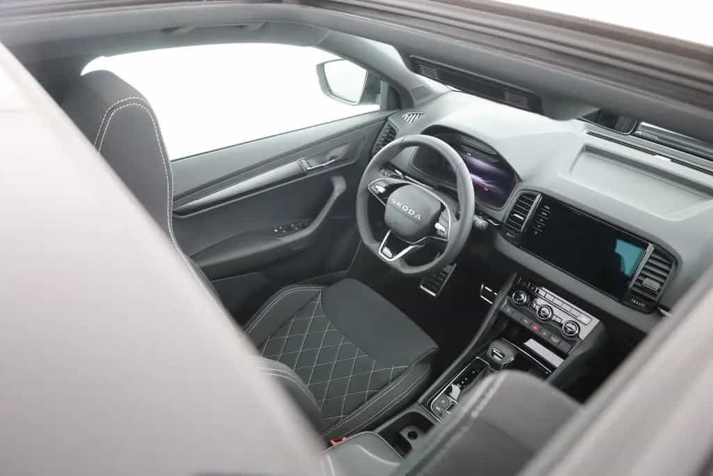 Skoda Karoq Sportline 1.5 TSI DSG Matrix ACC AHK Pano 03/2026-photo-29