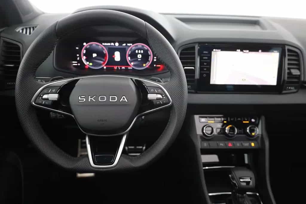 Skoda Karoq Sportline 1.5 TSI DSG Matrix ACC AHK Pano 03/2026-photo-9
