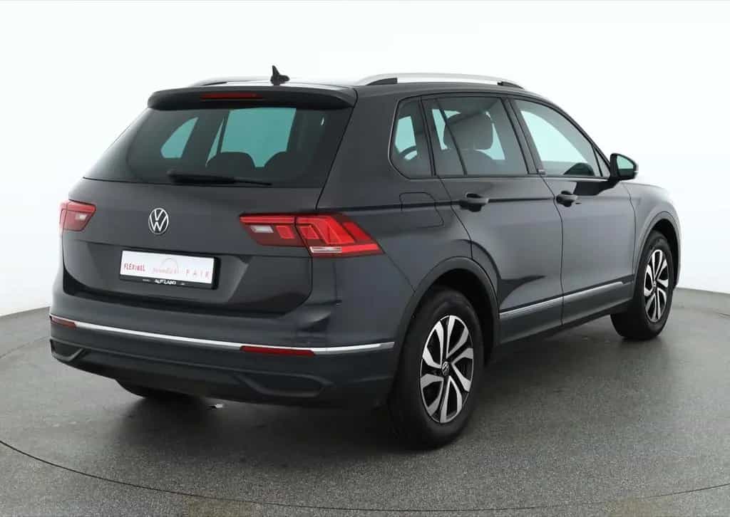 Volkswagen Tiguan 1.5 TSI LED ACC Navi Sitzheizung PDC AHK 11/2022-photo-4