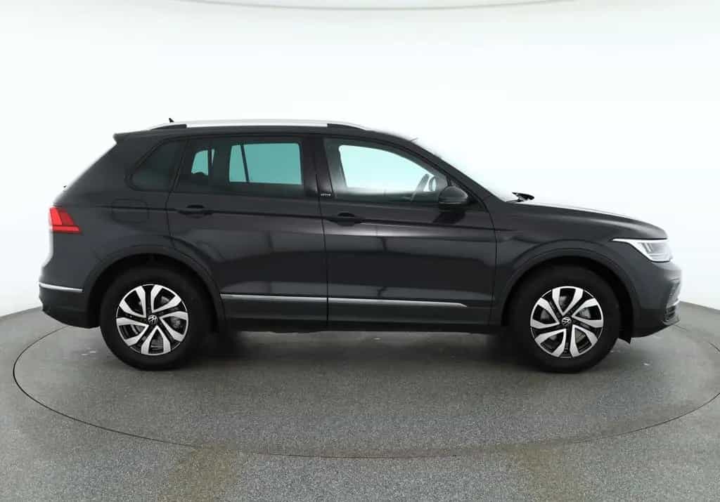 Volkswagen Tiguan 1.5 TSI LED ACC Navi Sitzheizung PDC AHK 11/2022-photo-5