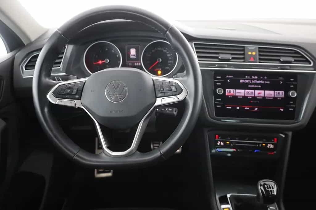Volkswagen Tiguan 1.5 TSI LED ACC Navi Sitzheizung PDC AHK 11/2022-photo-9