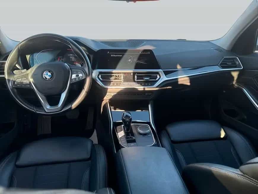 BMW 320 i Aut. Sport Line LED* HiFi* AHK* Glasdach* 01/2020-photo-11