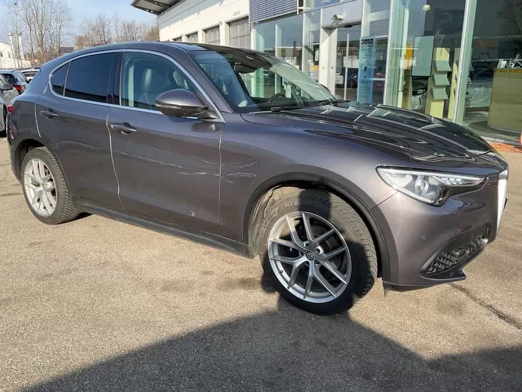 Alfa Romeo Stelvio 2.0 Turbo 16V First Edition **ALLRAD** 05/2017-photo-2