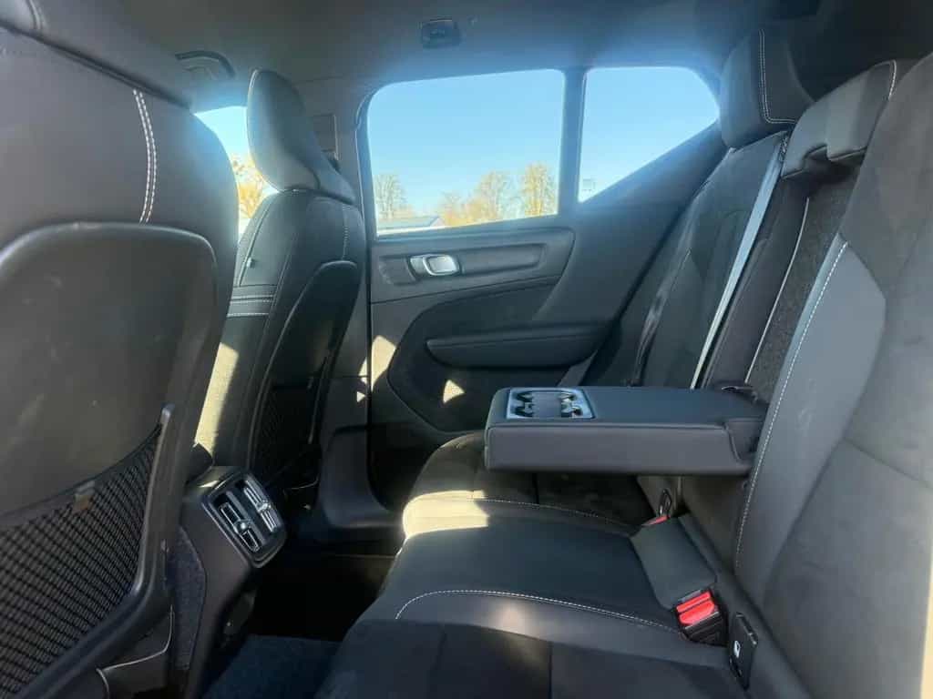 Volvo XC40 B4 Plus Dark AUTOMATIK*LEDER* 12/2022-photo-24