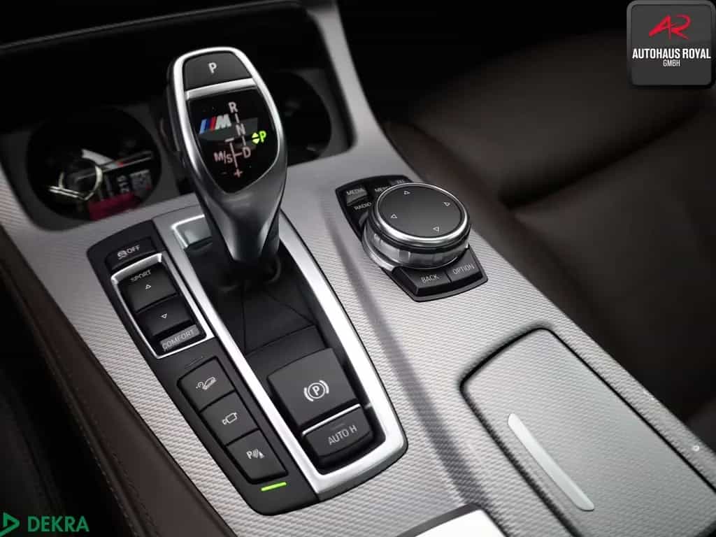 BMW M550 d T xDrive SHADOW FOND-TV,SOFTCLOSE,360G,SH 04/2016-photo-21