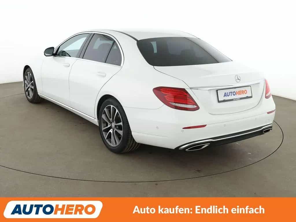 Mercedes-Benz E-Class 250 Avantgarde Aut.*LED*NAVI*ACC*CAM*PDC*SHZ* 10/2016-photo-3