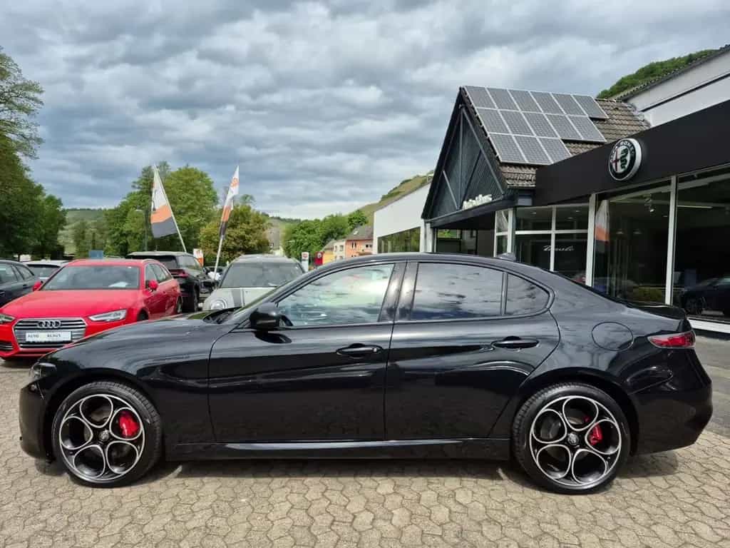 Alfa Romeo Giulia Competizione Q4 LED Leder Navi Rückfahrka 09/2023-photo-1