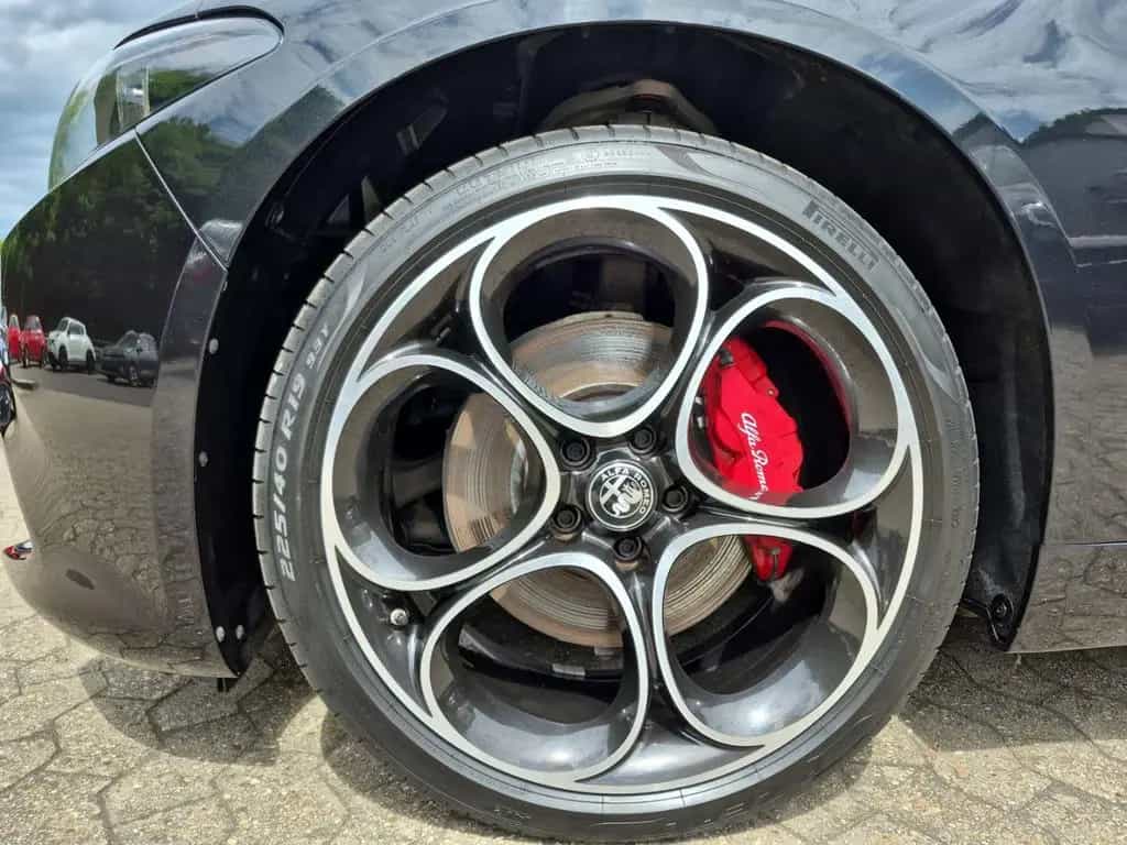 Alfa Romeo Giulia Competizione Q4 LED Leder Navi Rückfahrka 09/2023-photo-12