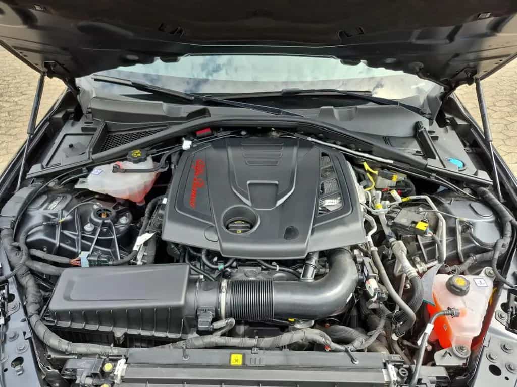 Alfa Romeo Giulia Competizione Q4 LED Leder Navi Rückfahrka 09/2023-photo-15