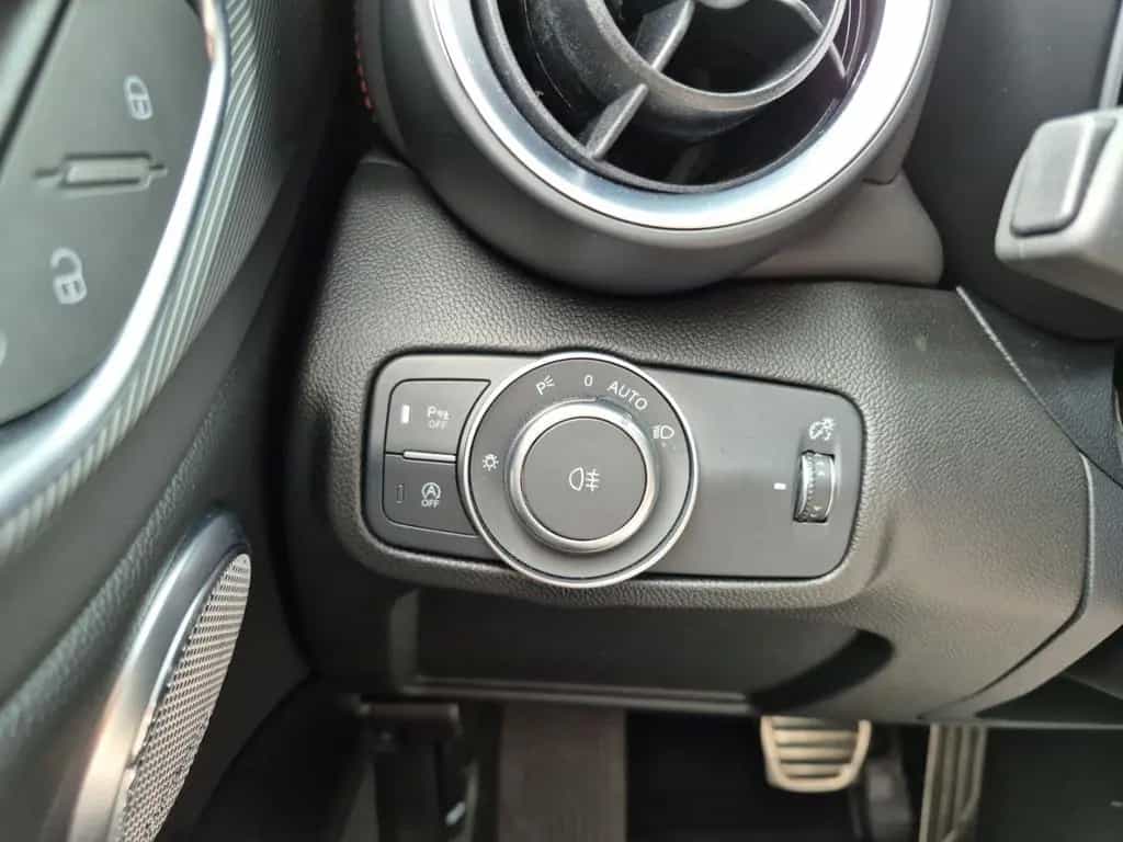 Alfa Romeo Giulia Competizione Q4 LED Leder Navi Rückfahrka 09/2023-photo-19