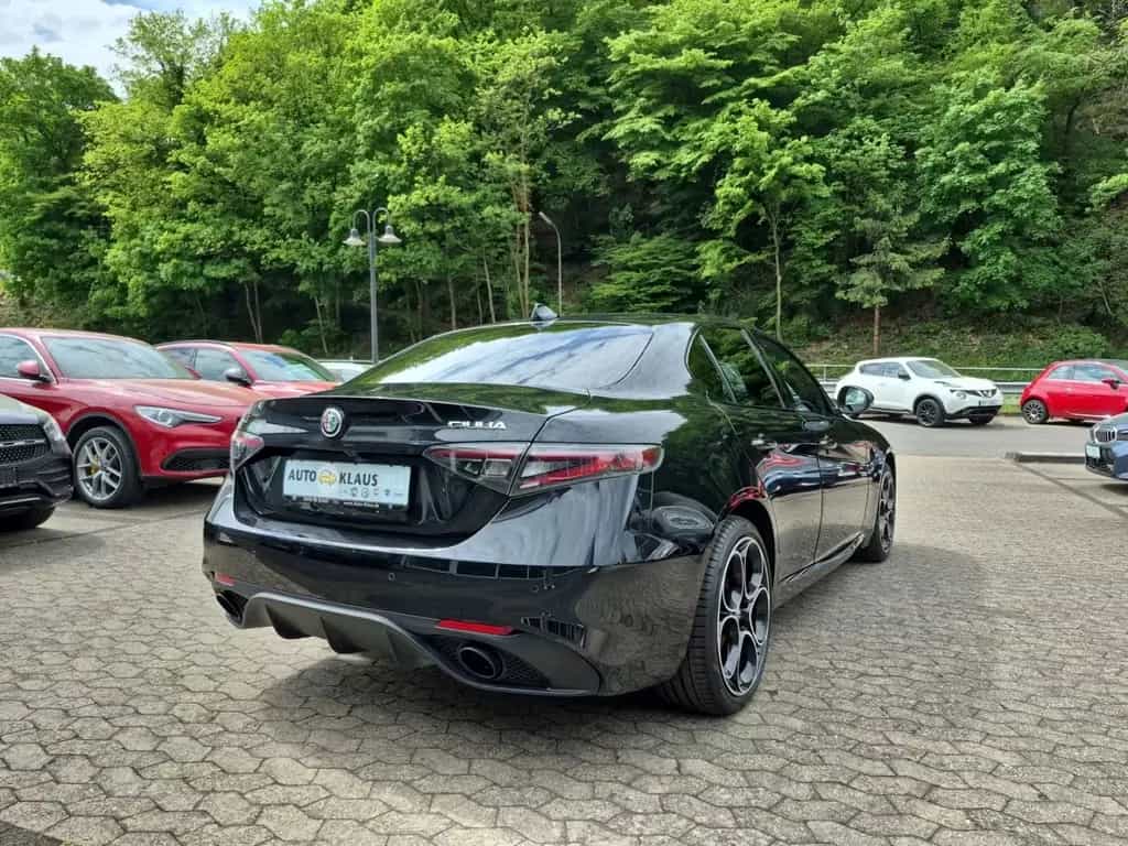 Alfa Romeo Giulia Competizione Q4 LED Leder Navi Rückfahrka 09/2023-photo-2