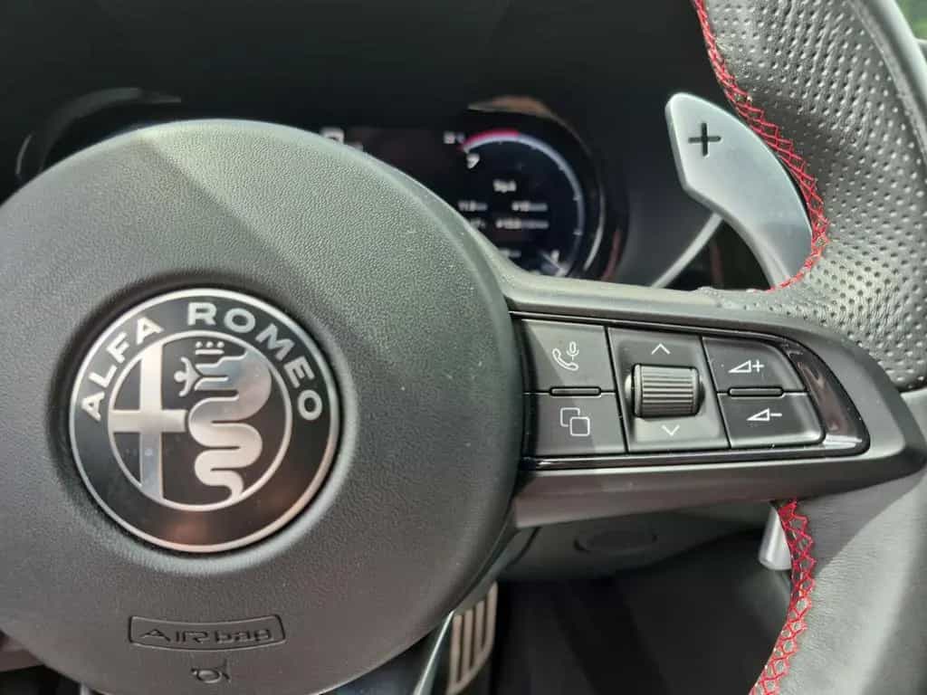 Alfa Romeo Giulia Competizione Q4 LED Leder Navi Rückfahrka 09/2023-photo-21