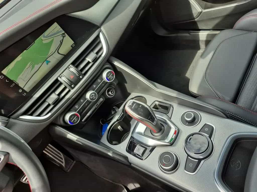 Alfa Romeo Giulia Competizione Q4 LED Leder Navi Rückfahrka 09/2023-photo-22