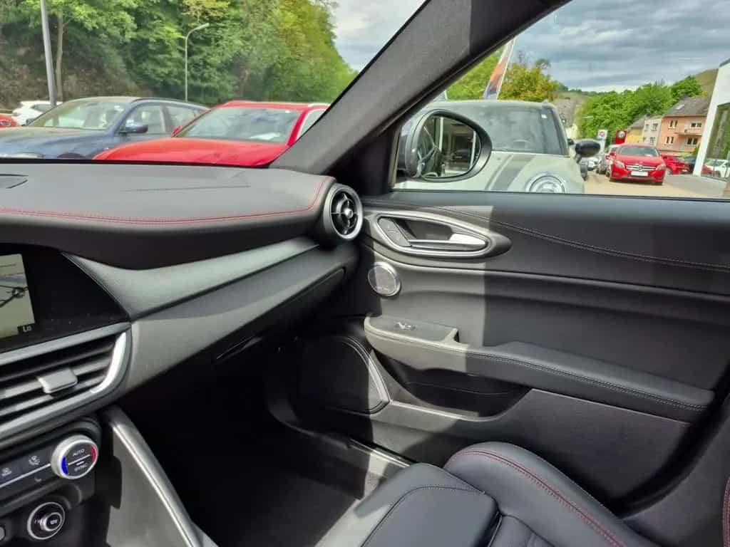 Alfa Romeo Giulia Competizione Q4 LED Leder Navi Rückfahrka 09/2023-photo-23