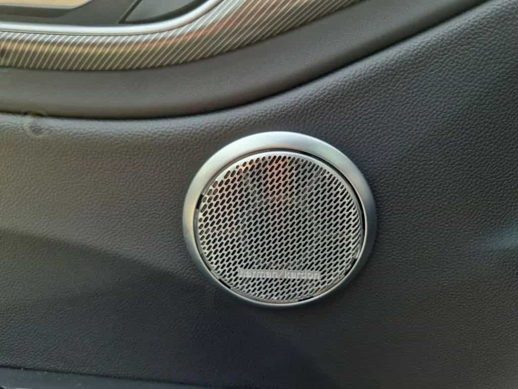 Alfa Romeo Giulia Competizione Q4 LED Leder Navi Rückfahrka 09/2023-photo-24