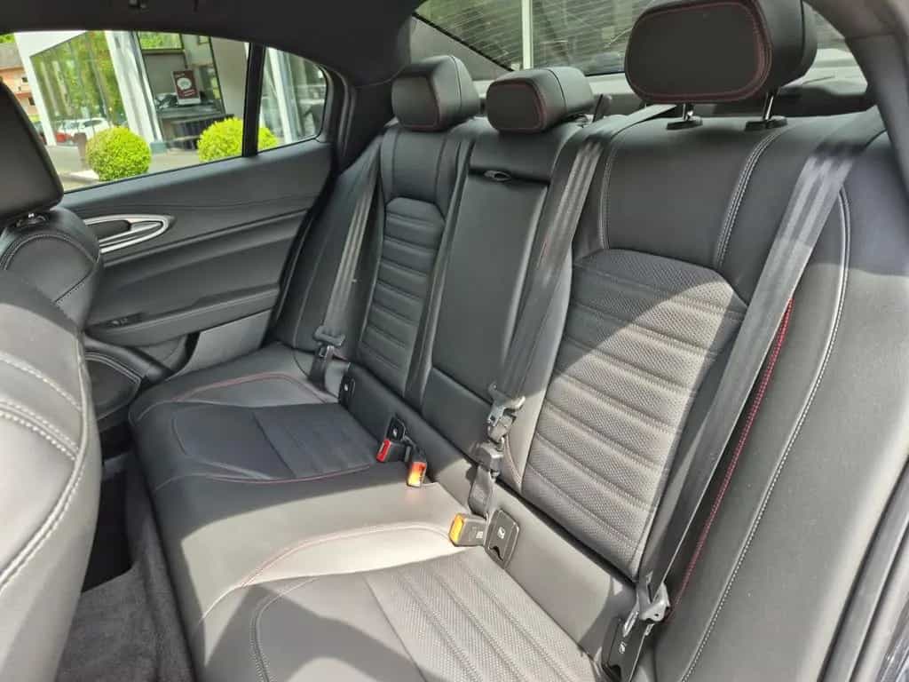 Alfa Romeo Giulia Competizione Q4 LED Leder Navi Rückfahrka 09/2023-photo-26