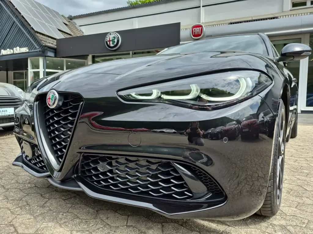 Alfa Romeo Giulia Competizione Q4 LED Leder Navi Rückfahrka 09/2023-photo-5