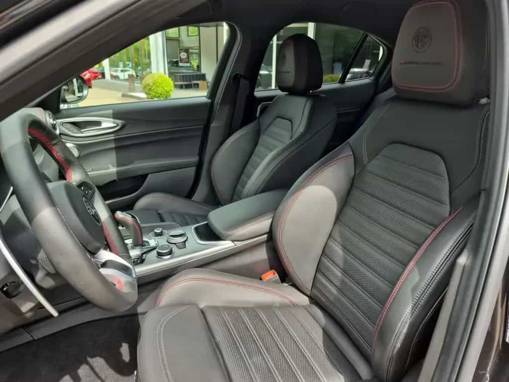 Alfa Romeo Giulia Competizione Q4 LED Leder Navi Rückfahrka 09/2023-photo-6