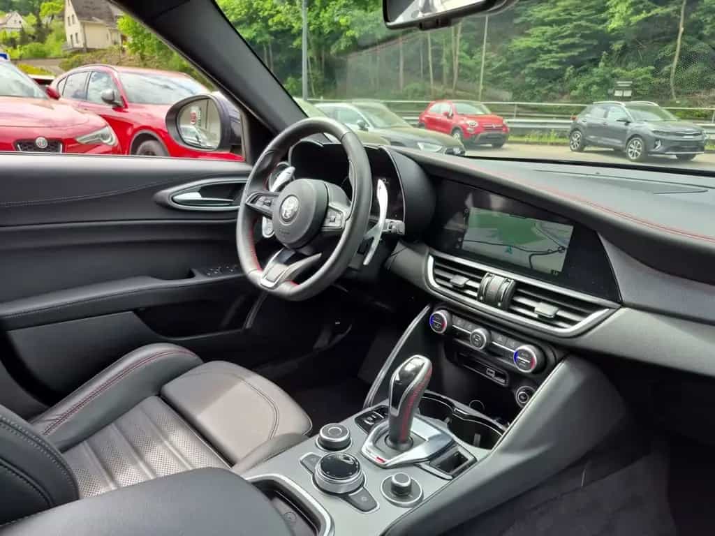 Alfa Romeo Giulia Competizione Q4 LED Leder Navi Rückfahrka 09/2023-photo-7