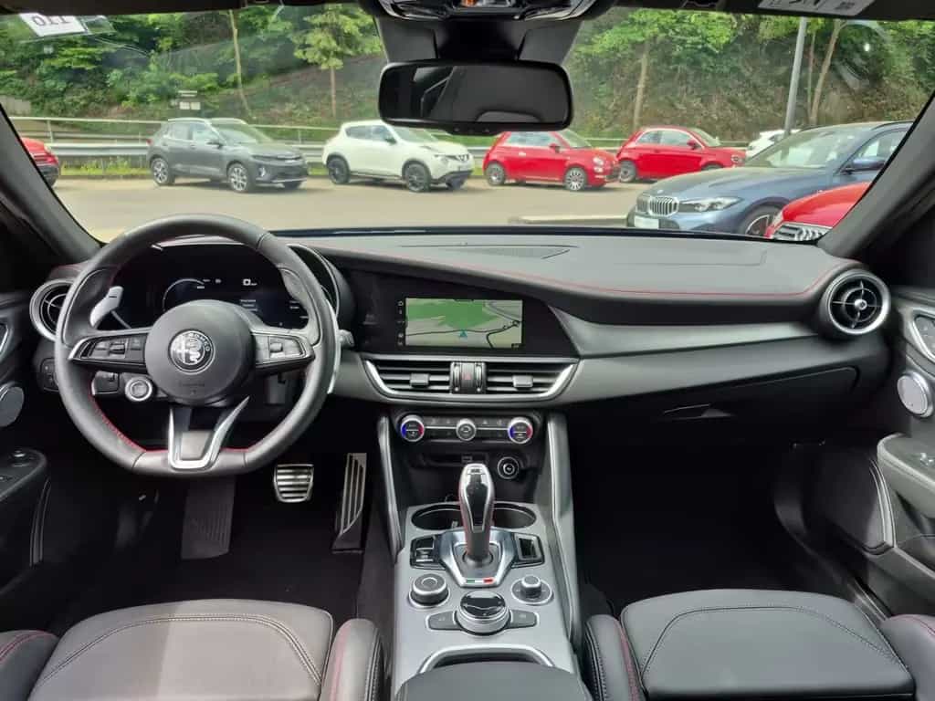 Alfa Romeo Giulia Competizione Q4 LED Leder Navi Rückfahrka 09/2023-photo-8