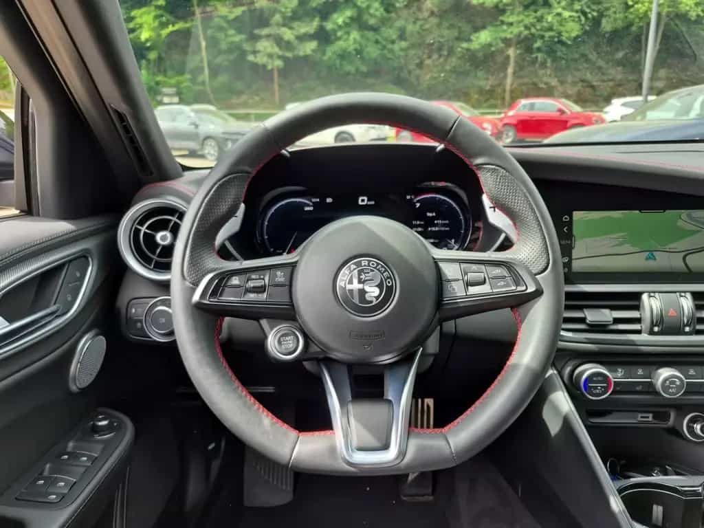Alfa Romeo Giulia Competizione Q4 LED Leder Navi Rückfahrka 09/2023-photo-9