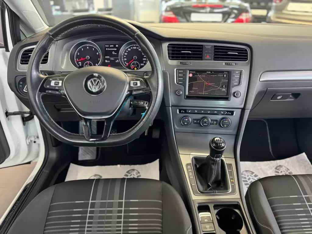 Volkswagen Golf 03/2016-photo-11