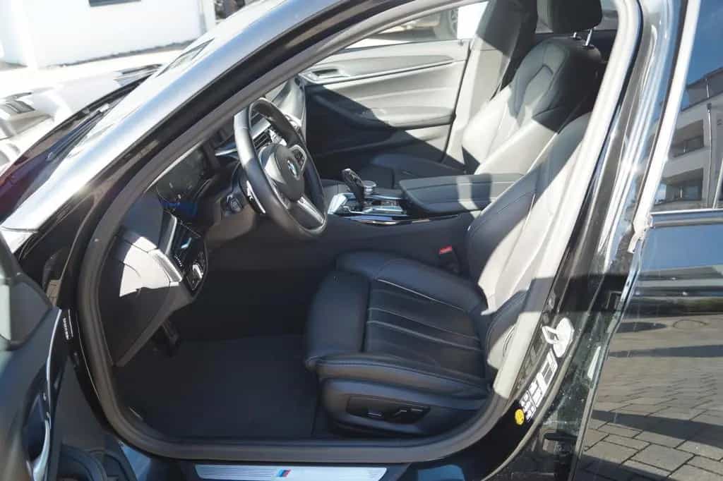 BMW 5 Series 520d xDrive M Sport *Driving Assist, Keyless* 11/2022-photo-12