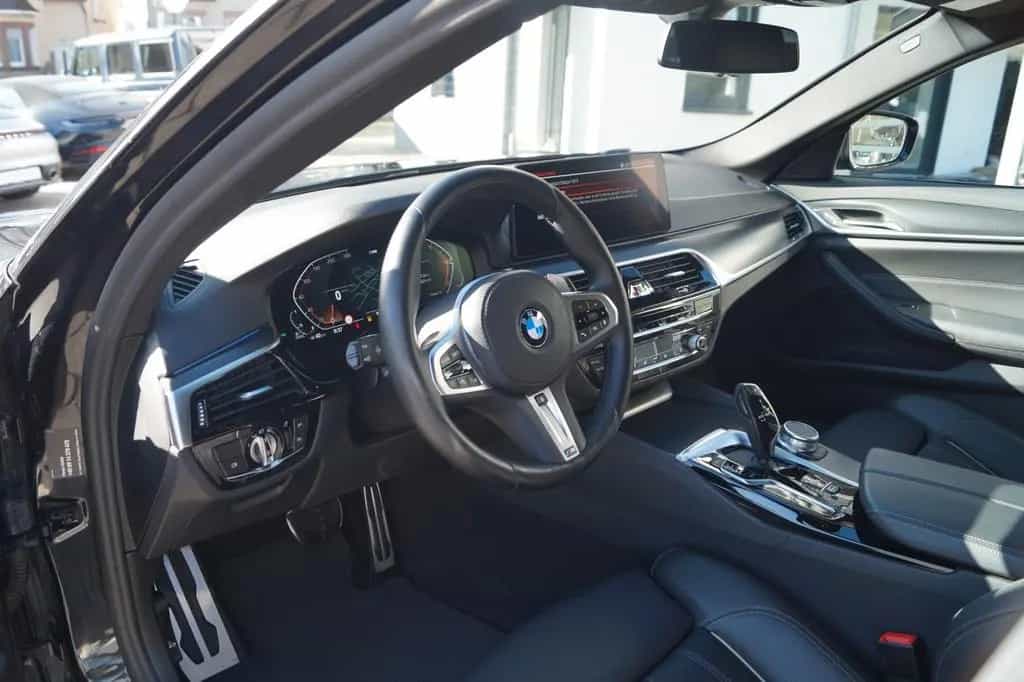 BMW 5 Series 520d xDrive M Sport *Driving Assist, Keyless* 11/2022-photo-13