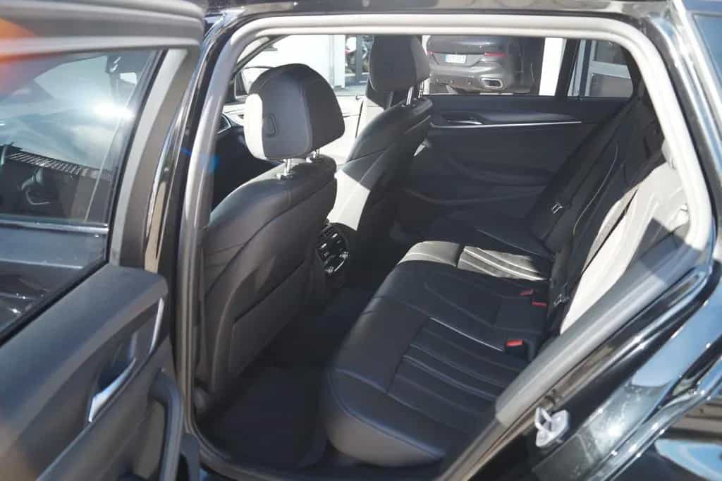 BMW 5 Series 520d xDrive M Sport *Driving Assist, Keyless* 11/2022-photo-17