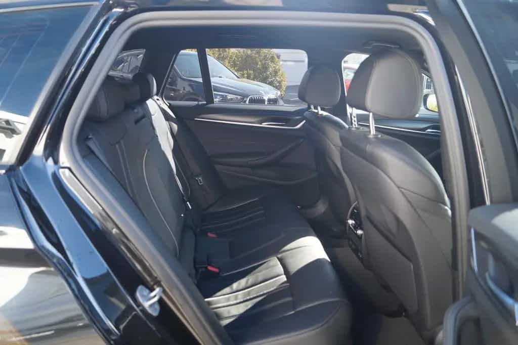 BMW 5 Series 520d xDrive M Sport *Driving Assist, Keyless* 11/2022-photo-19