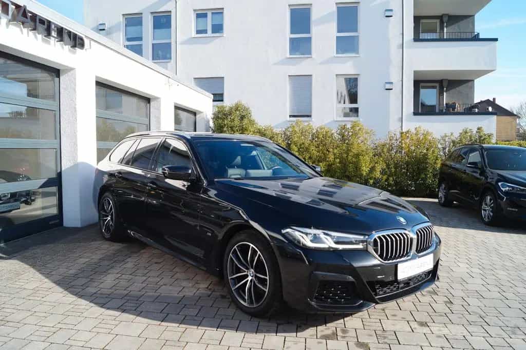 BMW 5 Series 520d xDrive M Sport *Driving Assist, Keyless* 11/2022-photo-2