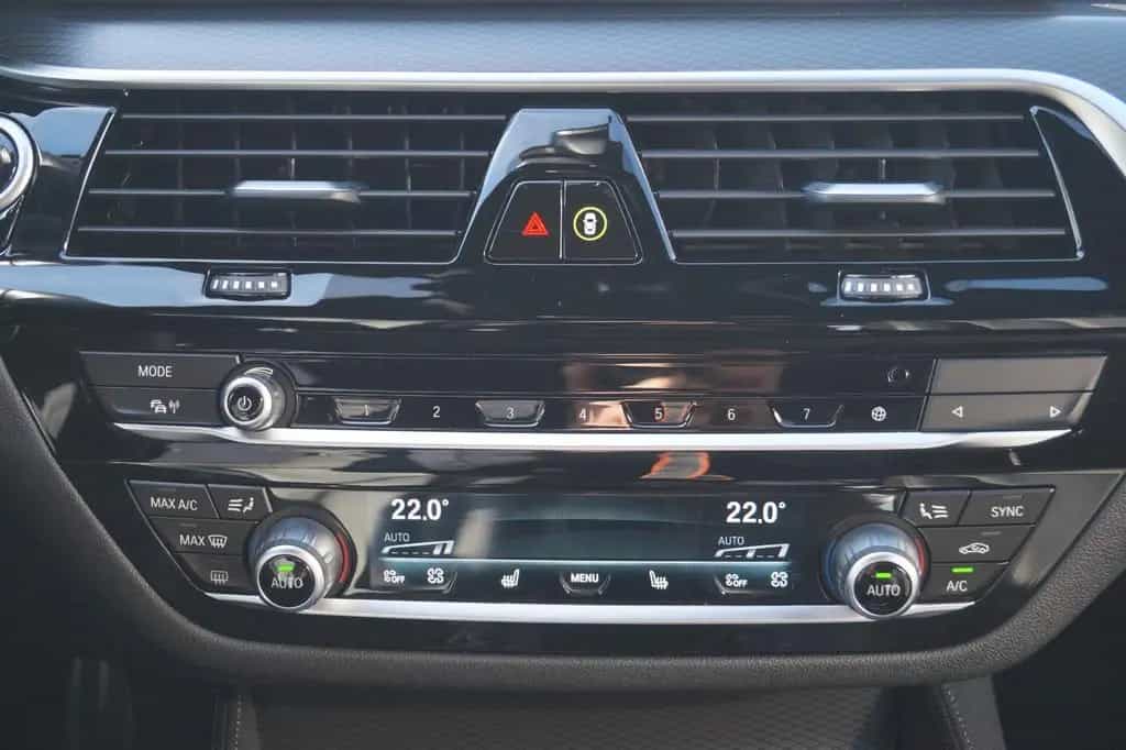 BMW 5 Series 520d xDrive M Sport *Driving Assist, Keyless* 11/2022-photo-25