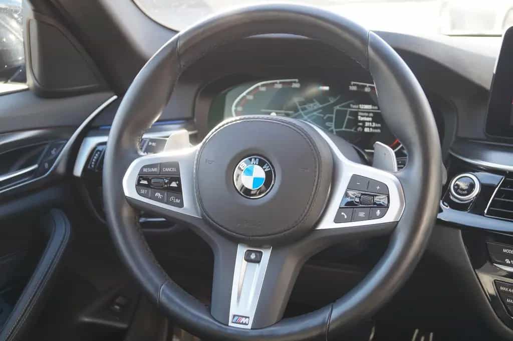 BMW 5 Series 520d xDrive M Sport *Driving Assist, Keyless* 11/2022-photo-26