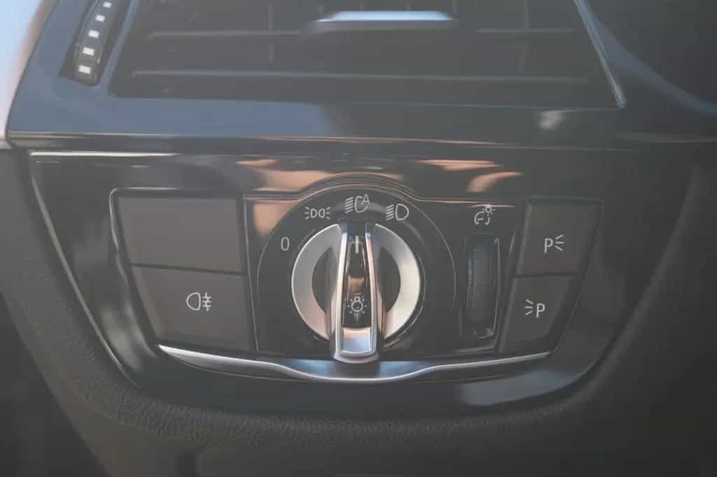 BMW 5 Series 520d xDrive M Sport *Driving Assist, Keyless* 11/2022-photo-27