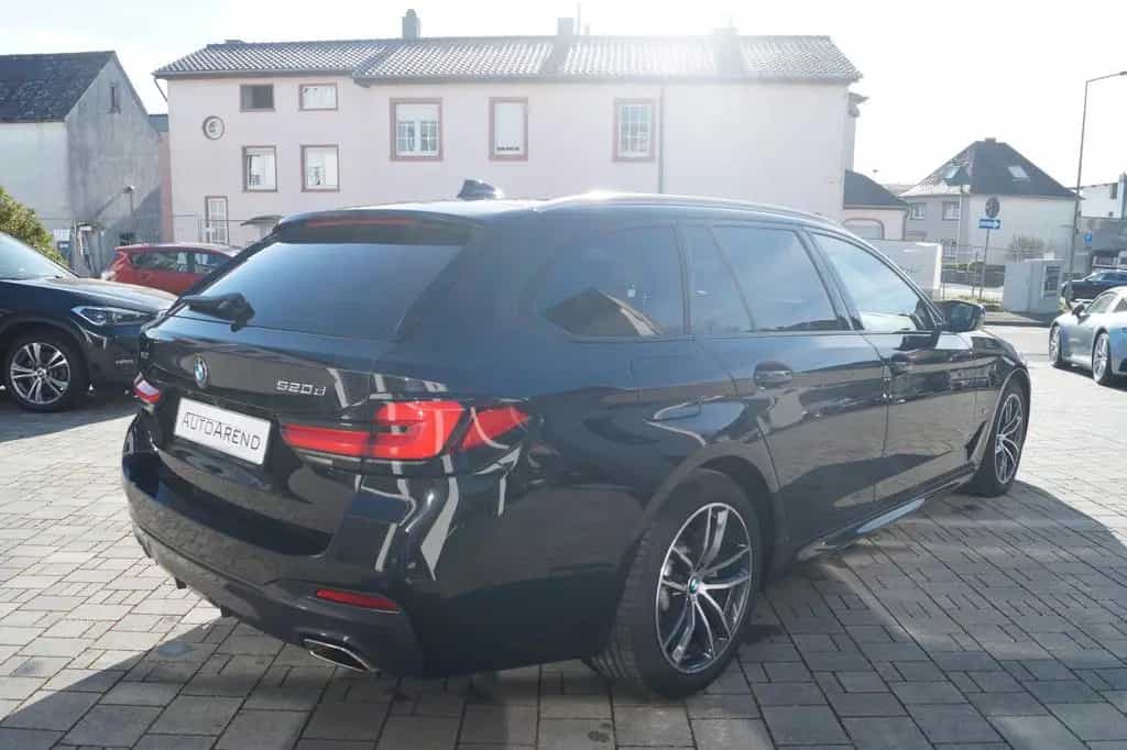 BMW 5 Series 520d xDrive M Sport *Driving Assist, Keyless* 11/2022-photo-3