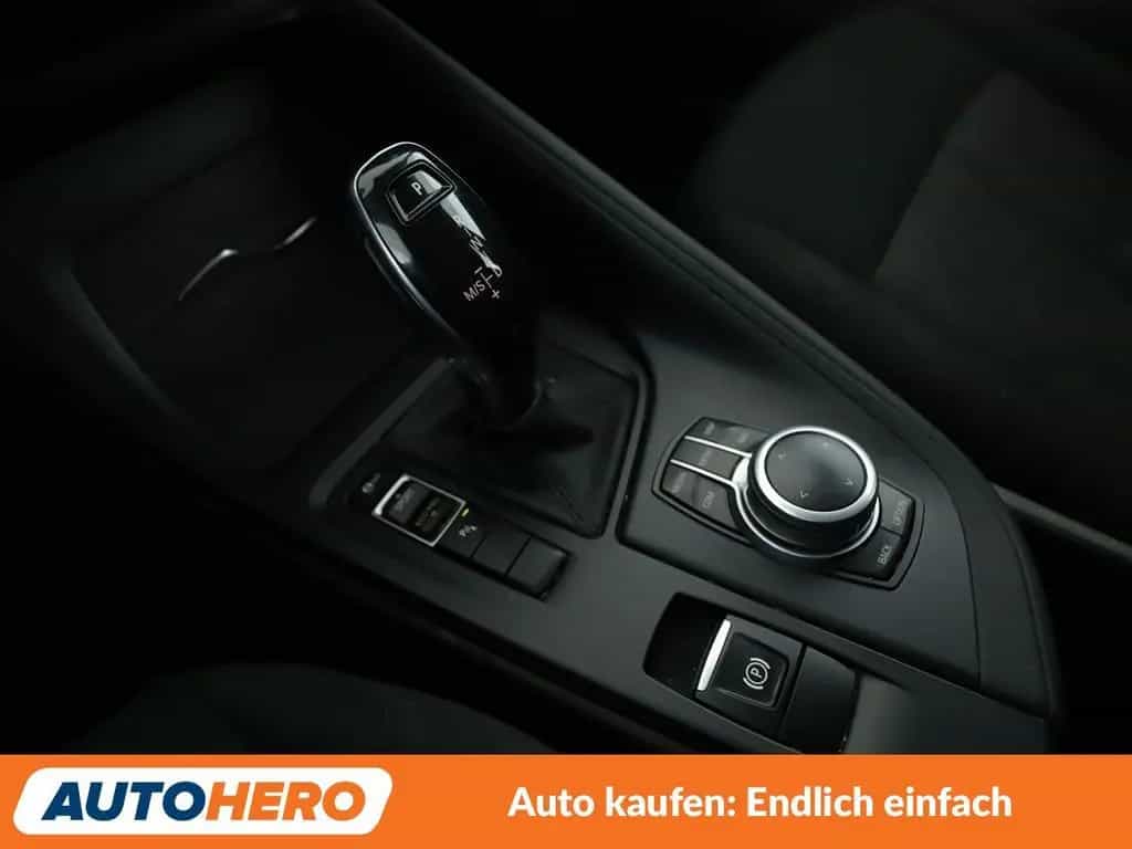 BMW X1 xDrive 18 d Sport Line AHK PDC SHZ NAVI BT 07/2018-photo-23