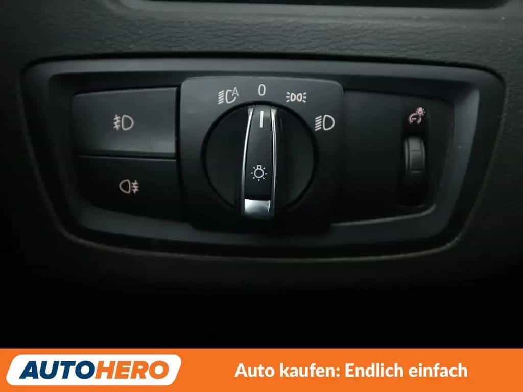 BMW X1 xDrive 18 d Sport Line AHK PDC SHZ NAVI BT 07/2018-photo-25