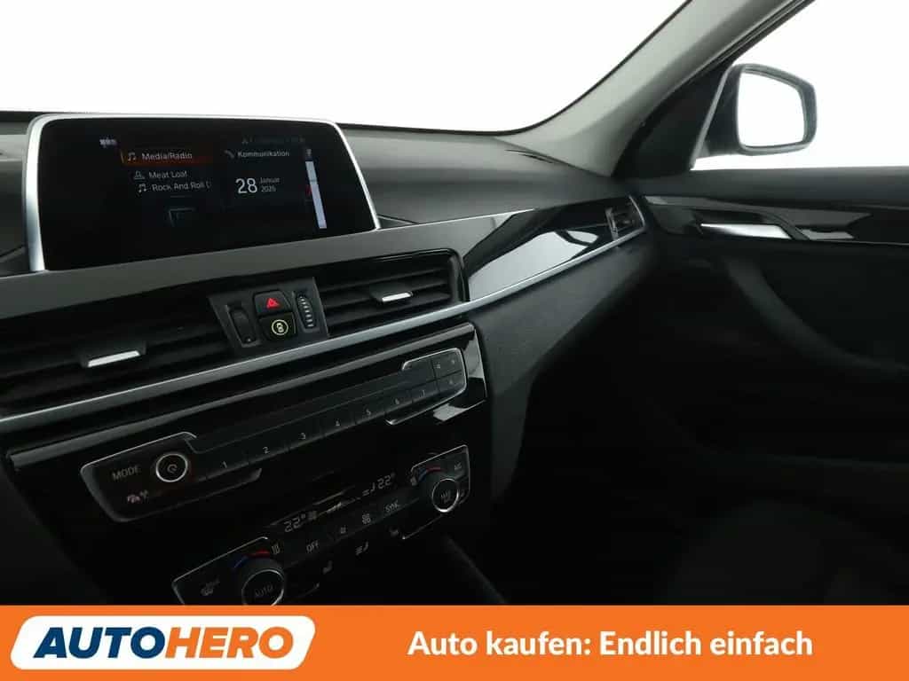 BMW X1 xDrive 18 d Sport Line AHK PDC SHZ NAVI BT 07/2018-photo-27