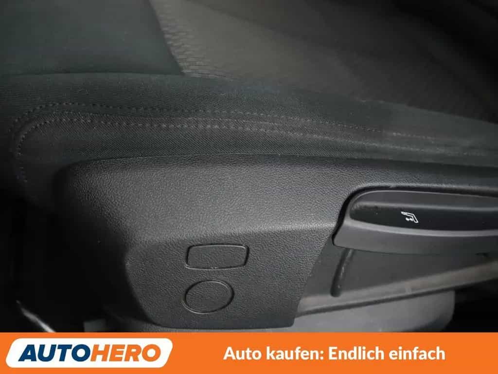 BMW X1 xDrive 18 d Sport Line AHK PDC SHZ NAVI BT 07/2018-photo-29