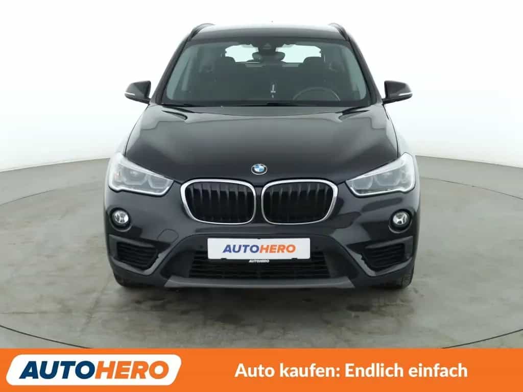 BMW X1 xDrive 18 d Sport Line AHK PDC SHZ NAVI BT 07/2018-photo-8
