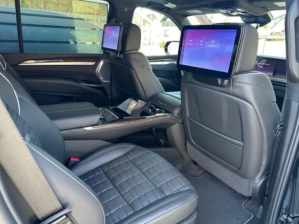 Cadillac Escalade ESV Sport Platinum 2026 24" Execut.Seat null-photo-4