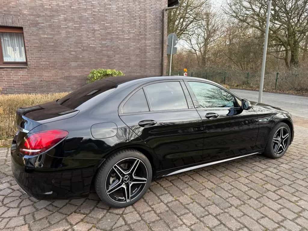 Mercedes-Benz C-Class 180 Autom. - AMG u. Night Paket 08/2020-photo-2