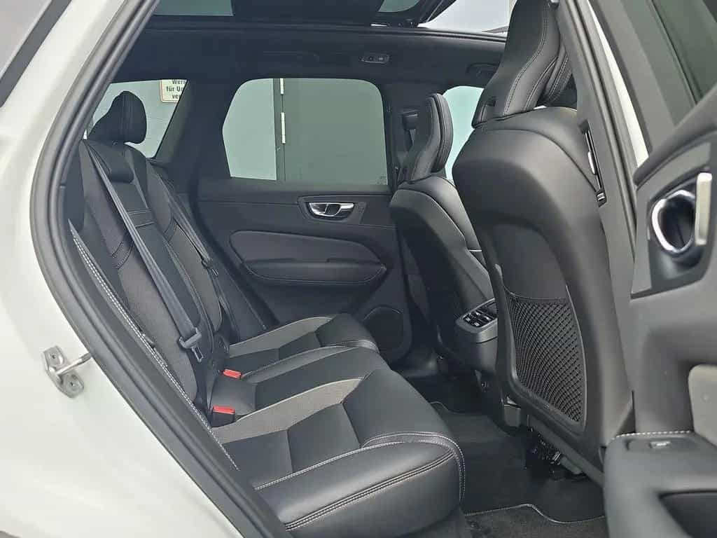 Volvo XC60 B4 R-Design STNDHZ PANO AHK H&K 360° H-UP N 01/2021-photo-9