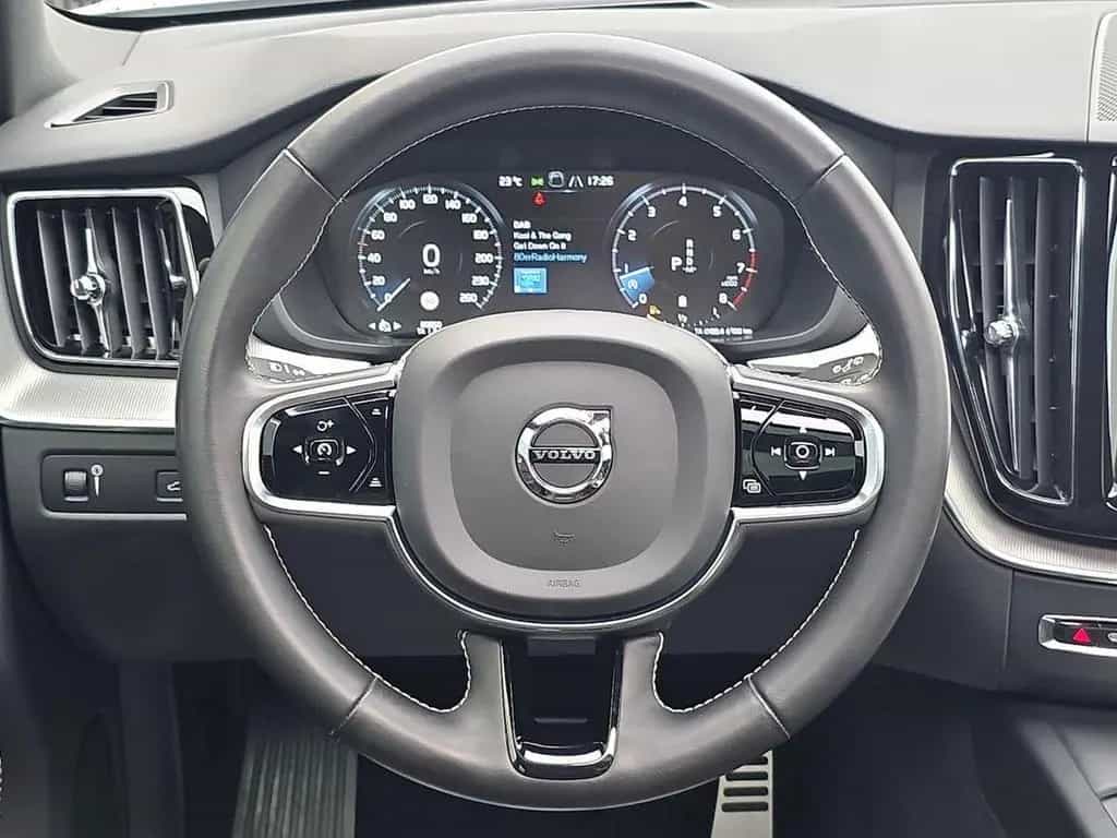 Volvo XC60 B4 R-Design STNDHZ PANO AHK H&K 360° H-UP N 01/2021-photo-13