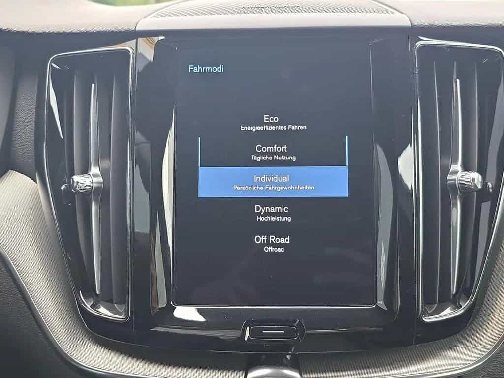 Volvo XC60 B4 R-Design STNDHZ PANO AHK H&K 360° H-UP N 01/2021-photo-18