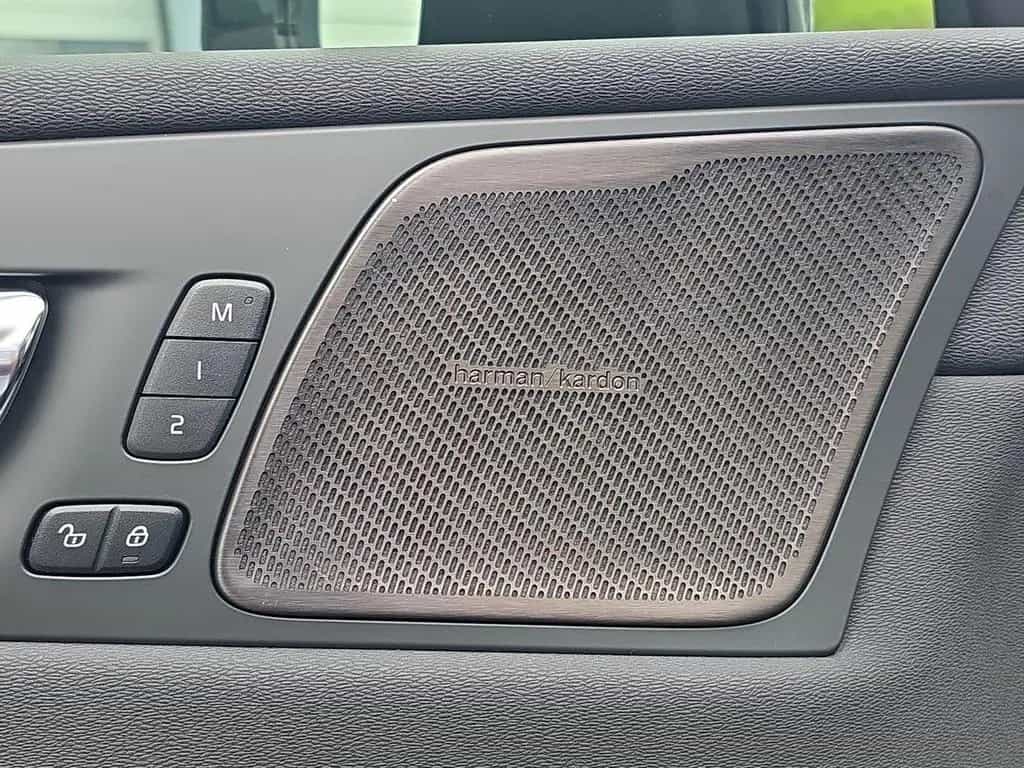 Volvo XC60 B4 R-Design STNDHZ PANO AHK H&K 360° H-UP N 01/2021-photo-19