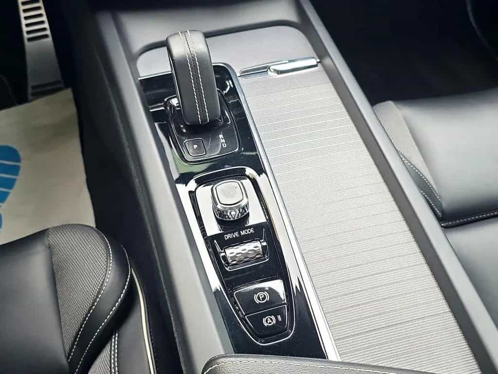 Volvo XC60 B4 R-Design STNDHZ PANO AHK H&K 360° H-UP N 01/2021-photo-22
