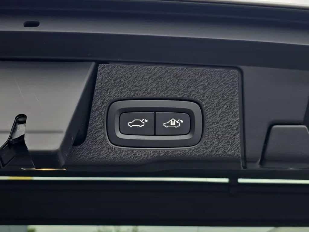 Volvo XC60 B4 R-Design STNDHZ PANO AHK H&K 360° H-UP N 01/2021-photo-5