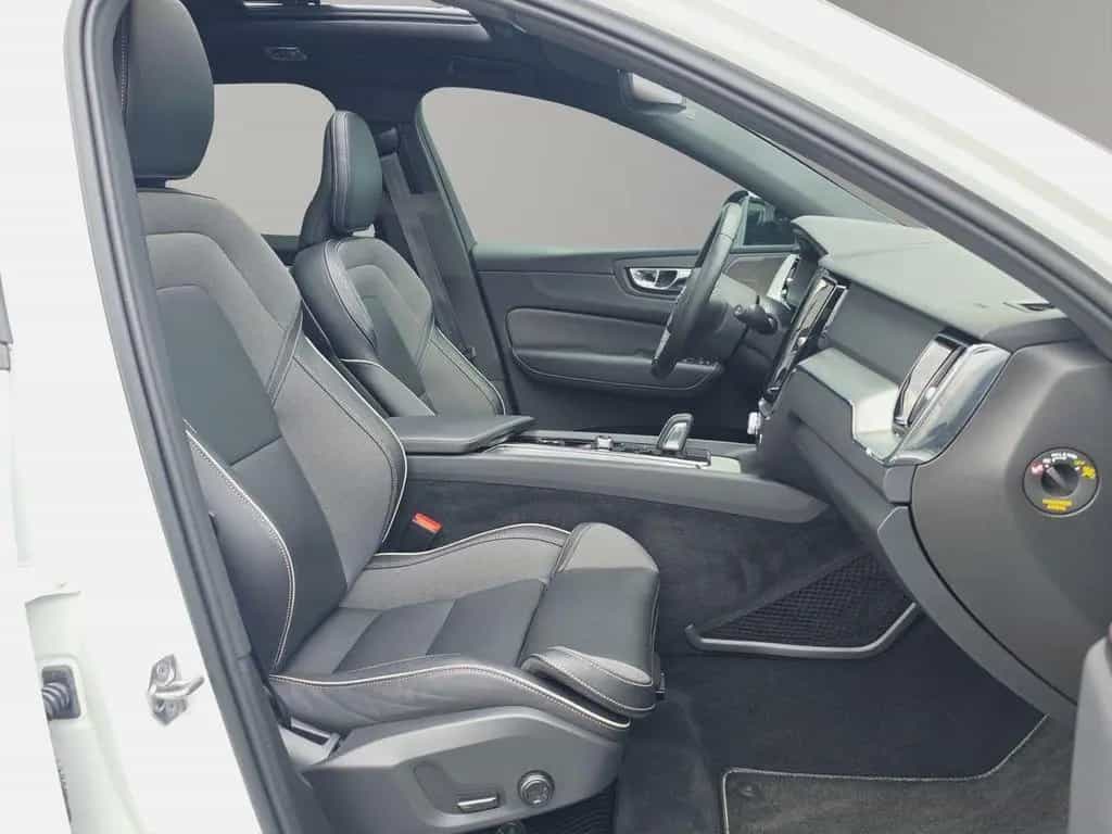 Volvo XC60 B4 R-Design STNDHZ PANO AHK H&K 360° H-UP N 01/2021-photo-7
