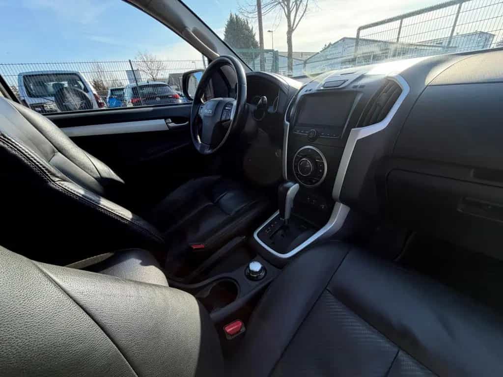 Isuzu D-Max Double Cab 4WD Custom EU6 LED 10/2017-photo-11